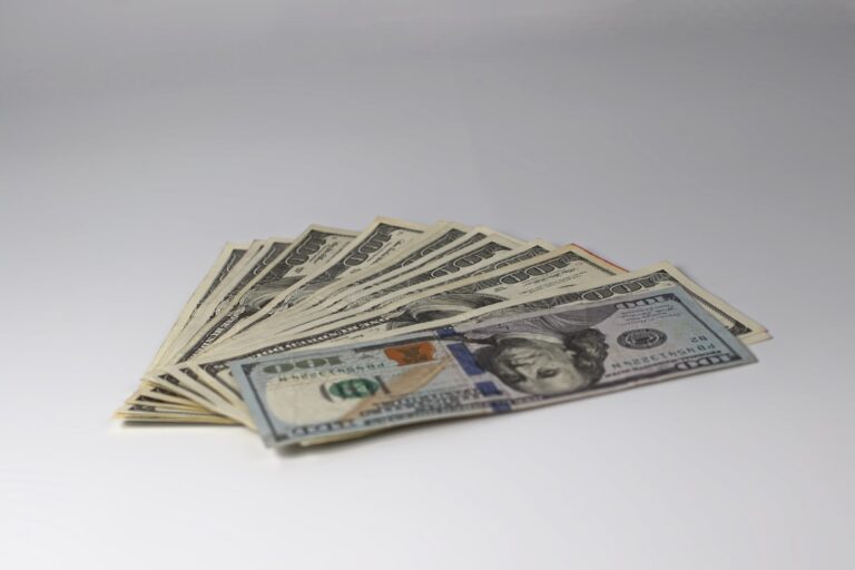 Cum să faci bani cu abonamente și membership