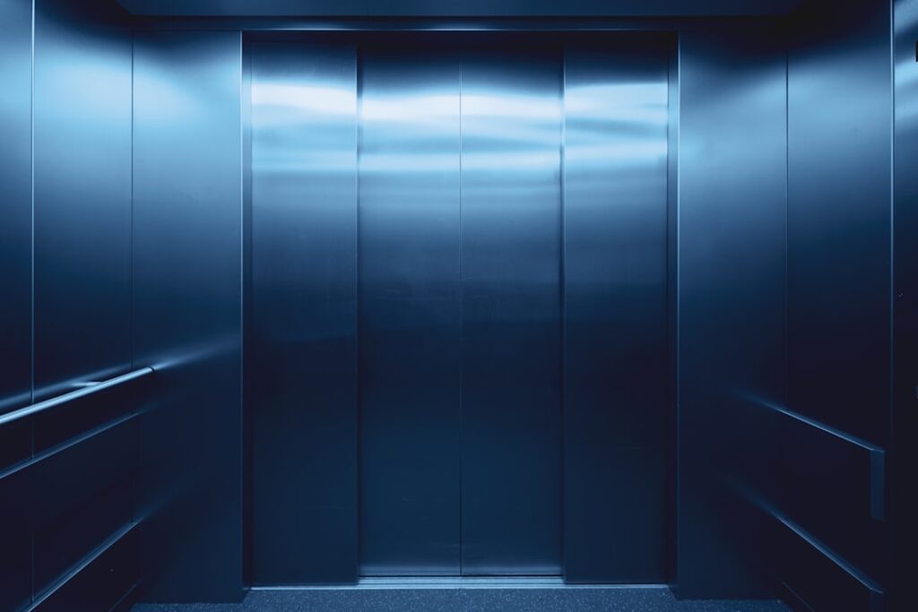 Secretele unui Elevator Pitch eficient: Cum să te vinzi în 60 de secunde