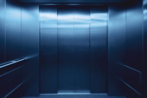 Secretele unui Elevator Pitch eficient: Cum să te vinzi în 60 de secunde