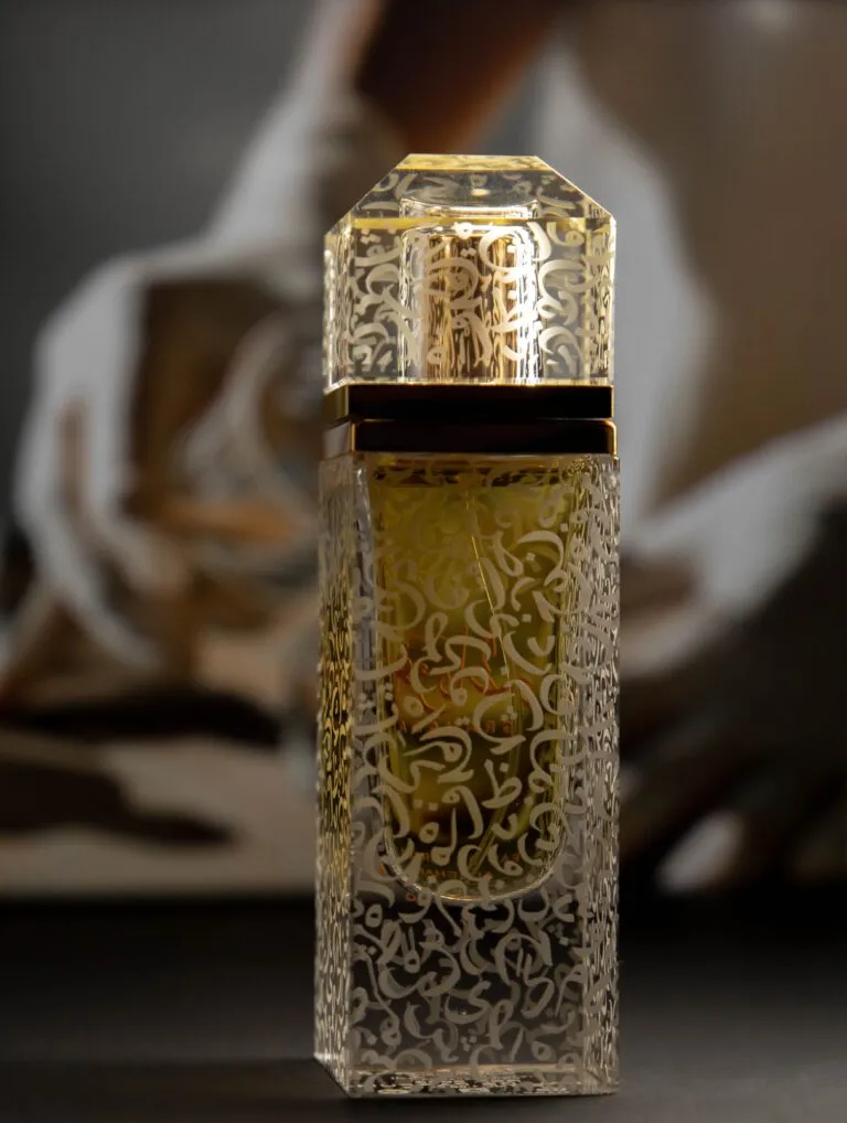 Miraj Absolu de la French Avenue: experiența unui parfum feminin intens, de la prima pulverizare la siajul de seară