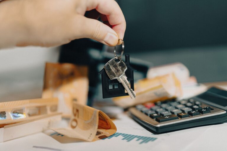 Verificările esențiale înainte de a semna pentru un apartament: acte, bloc, instalații și costuri reale